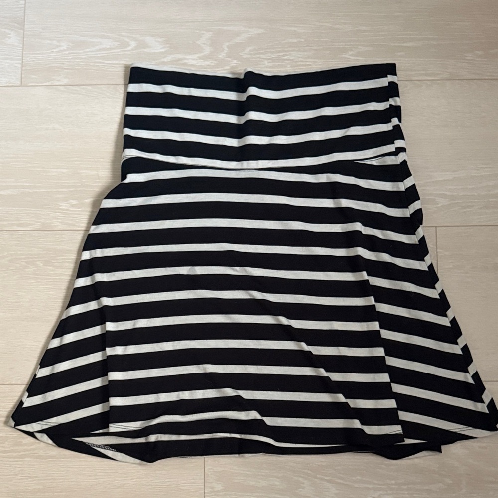 3/$10 Mossimo Supply Co. Black and White Striped A-Line Skirt